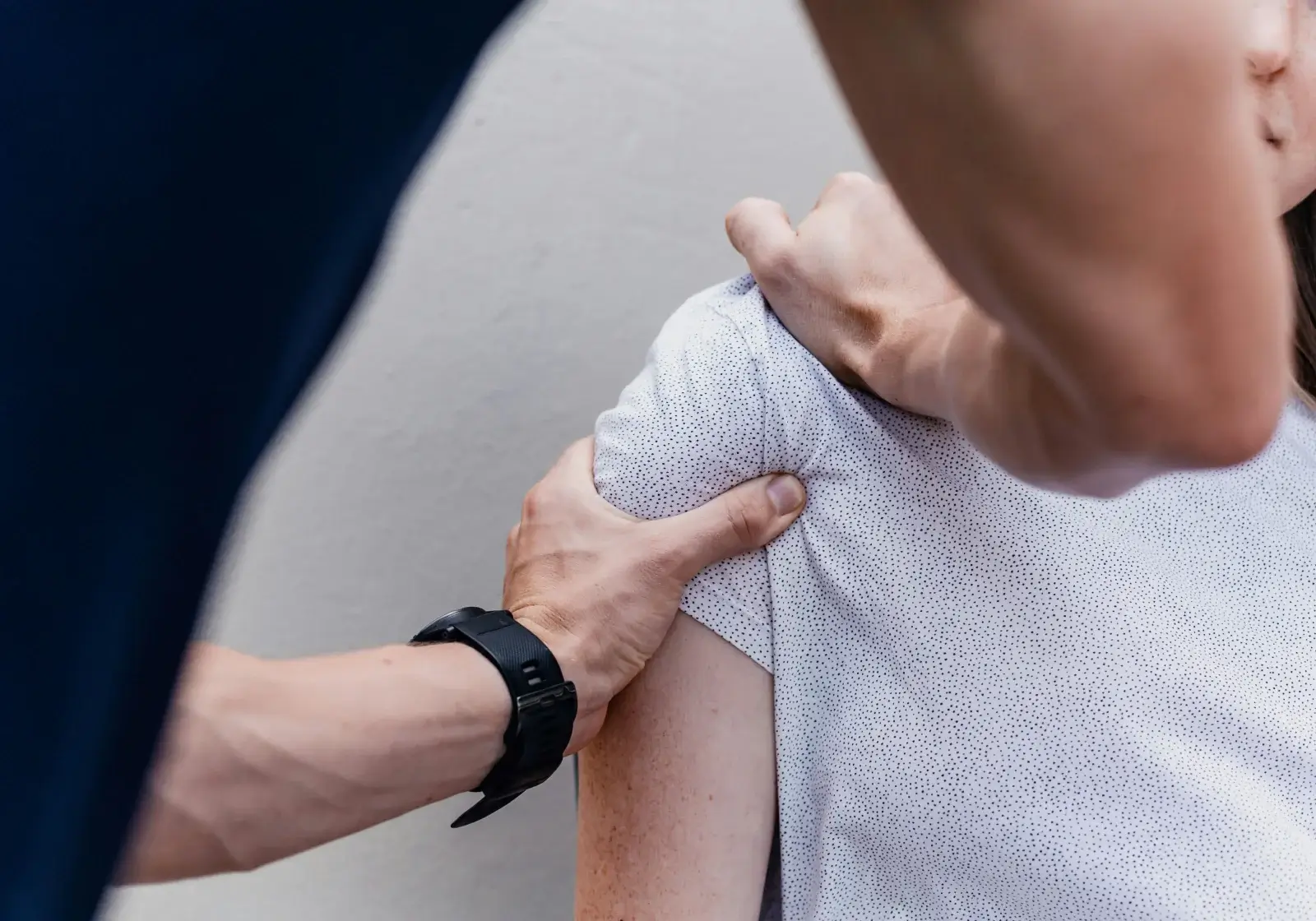 Chiropractor in Sydney treating Shoulder Pain
